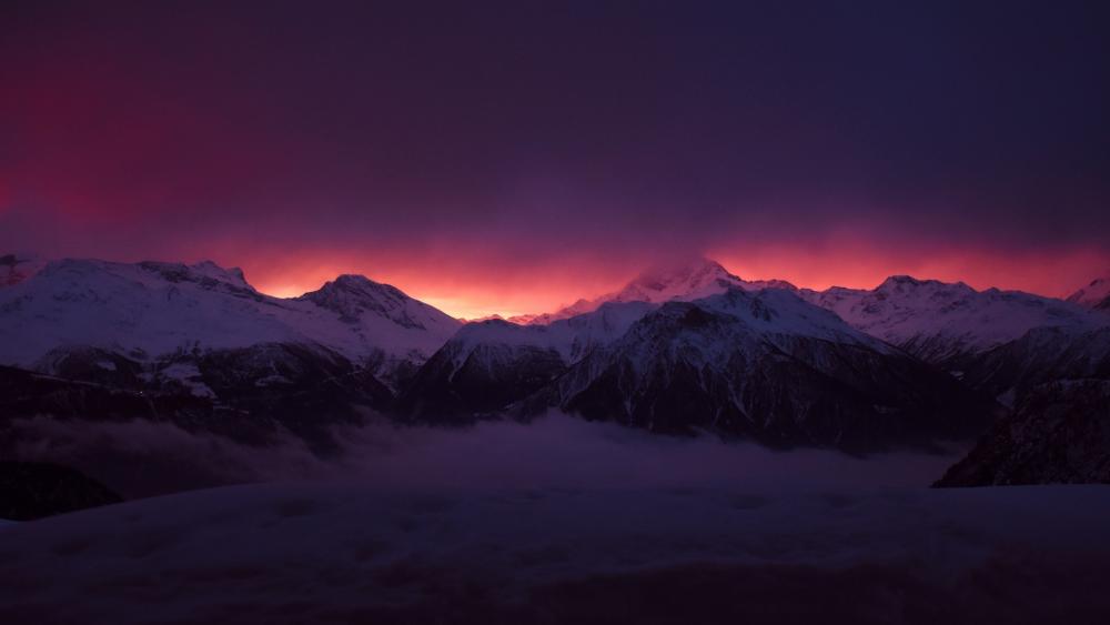 Majestic Mountain Twilight Glow wallpaper