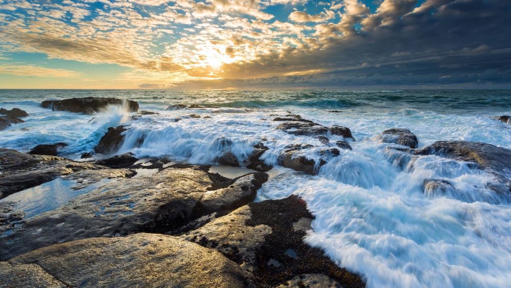 Majestic Ocean Waves at Sunset wallpaper