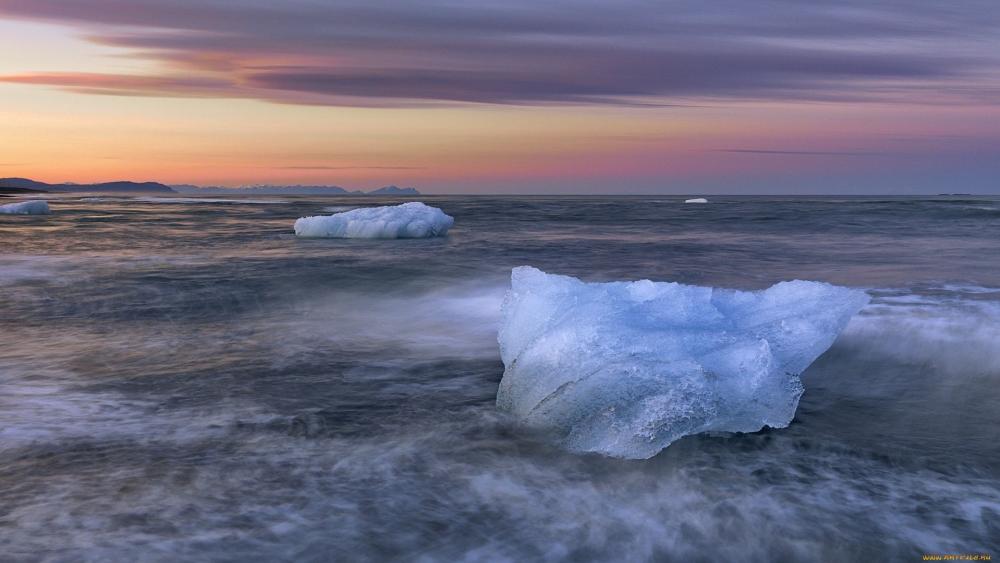 Serene Iceberg in Tranquil Waters wallpaper