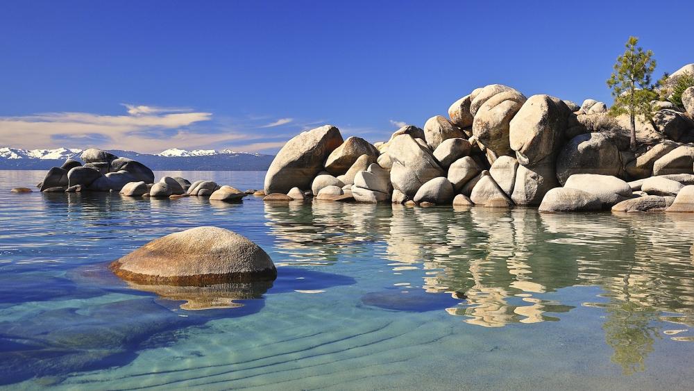 Serene Waters of Nature's Majesty wallpaper