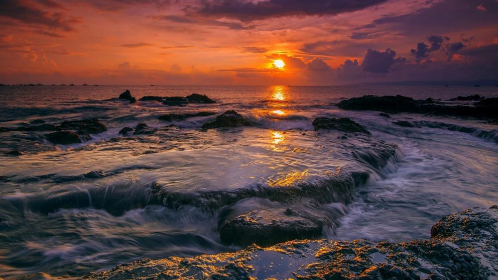 Serene Sunset Over Tranquil Waters wallpaper