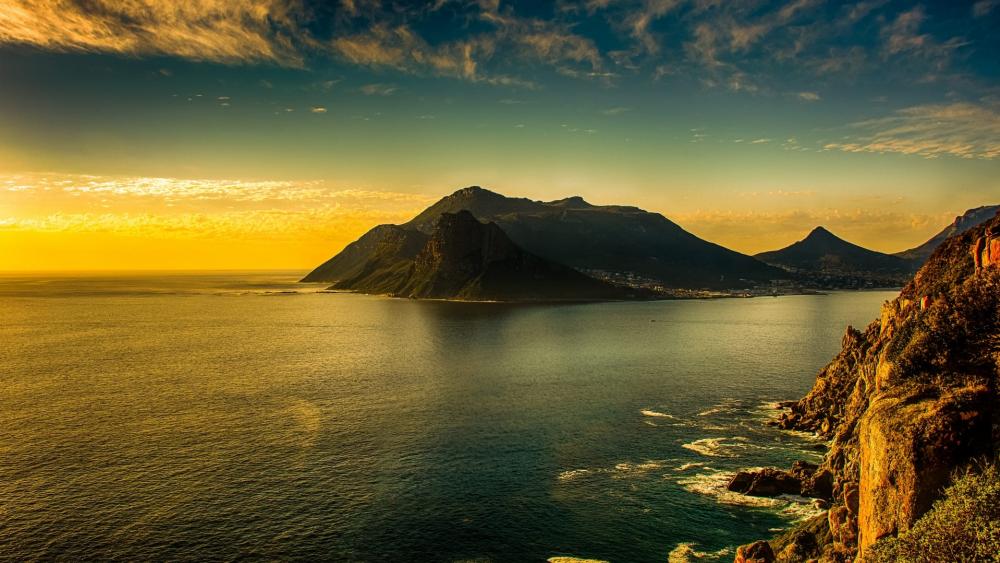Majestic Coastal Sunset Views Over Serene Waters wallpaper