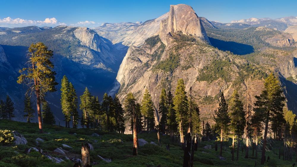 Majestic Mountain Peaks Under Clear Blue Skies wallpaper