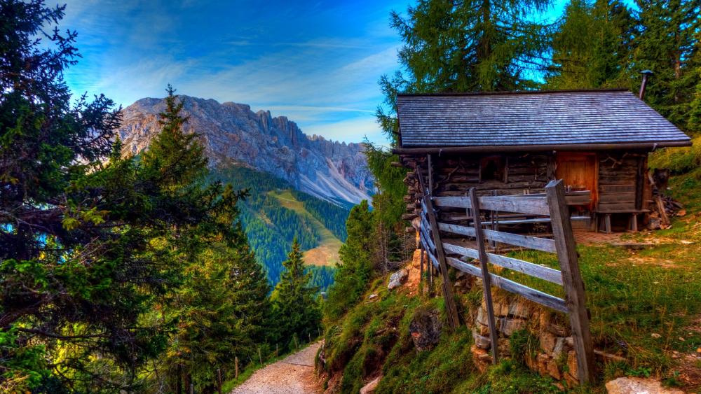 Serene Cabin Retreat Amidst Majestic Mountains wallpaper