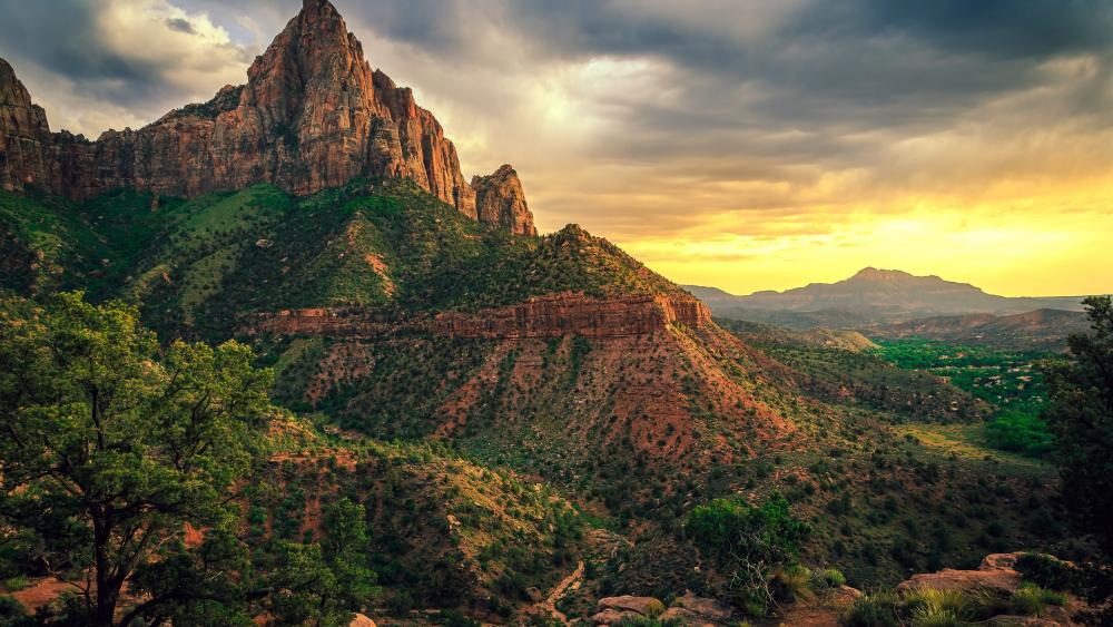 Majestic Mountain Landscape at Sunset wallpaper