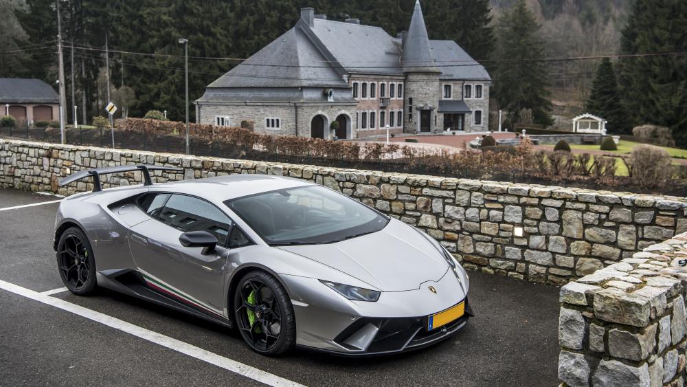 Sleek Lamborghini Near a Stunning Mansion wallpaper