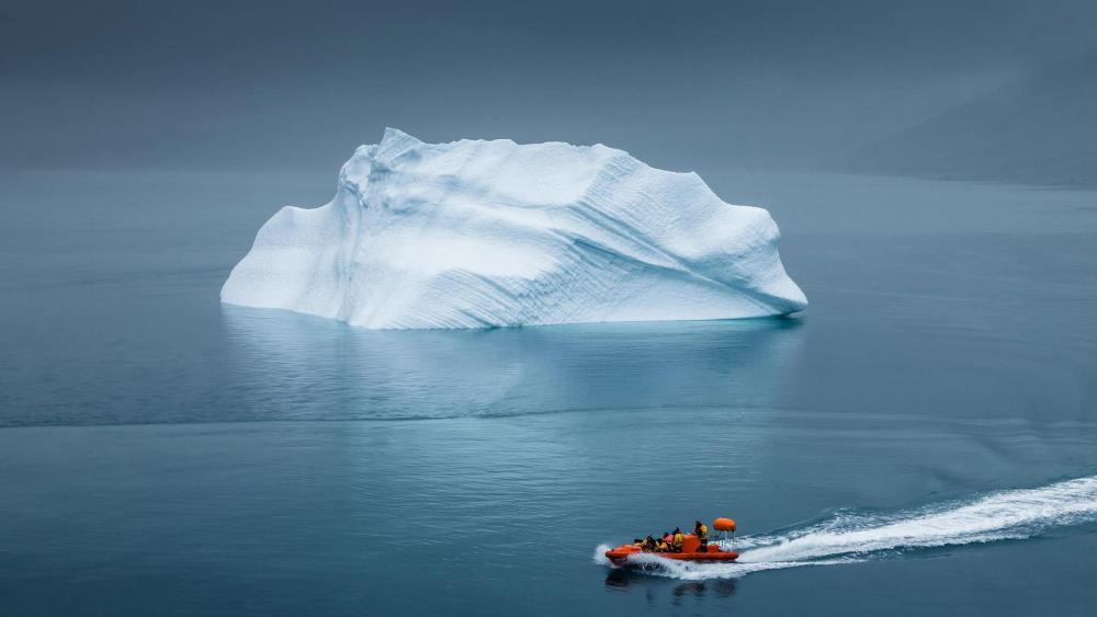 Majestic Iceberg in Tranquil Waters wallpaper