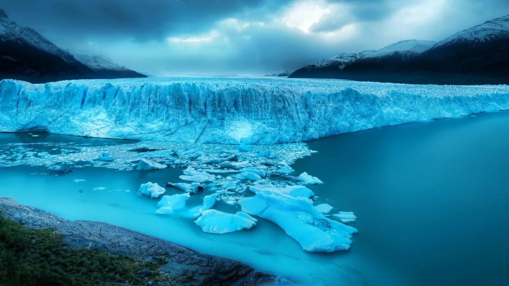 Frozen Serenity in Glacial Beauty wallpaper