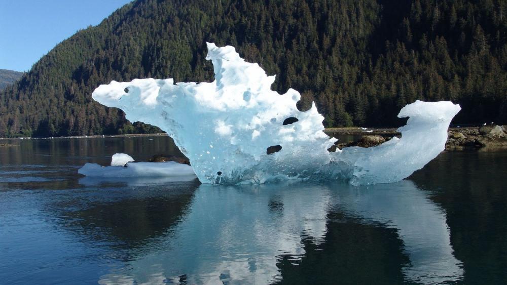 Majestic Iceberg Reflections in Tranquil Waters wallpaper