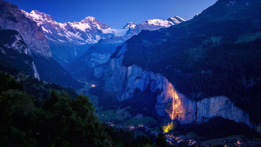 Majestic Mountain Valley at Twilight wallpaper