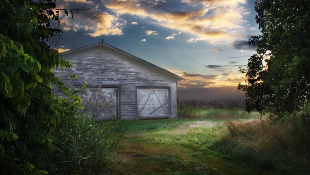 Serene Countryside Barn at Dusk wallpaper