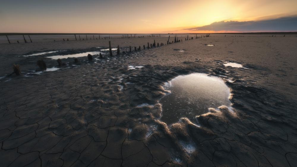 Tranquil Beauty of a Dried Lakebed at Sunset wallpaper