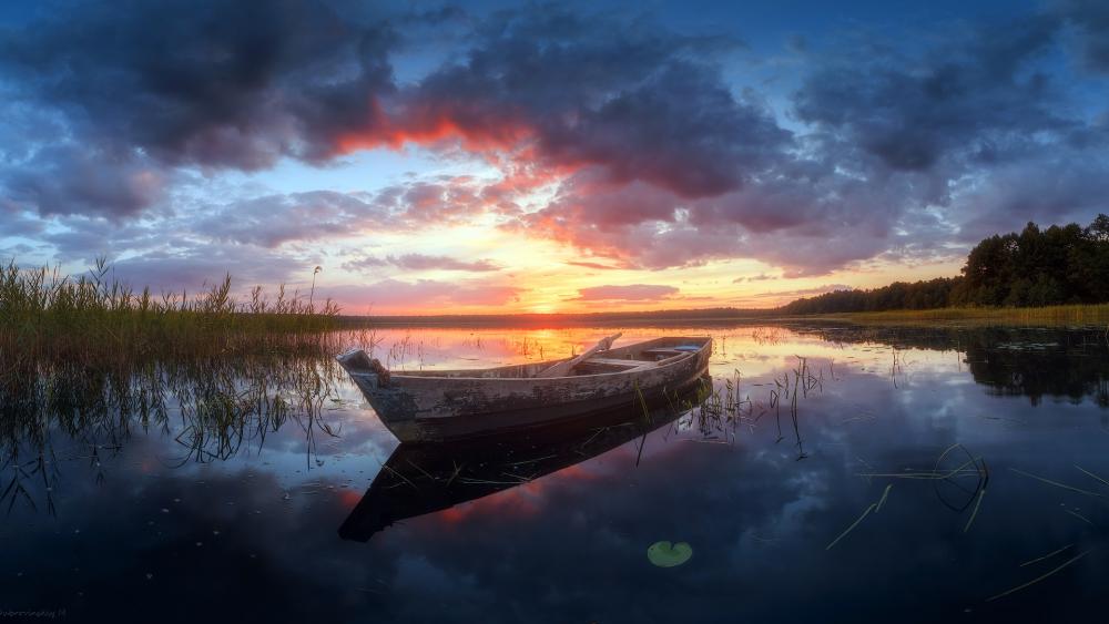 Serene Sunset Reflection Over a Tranquil Lake wallpaper