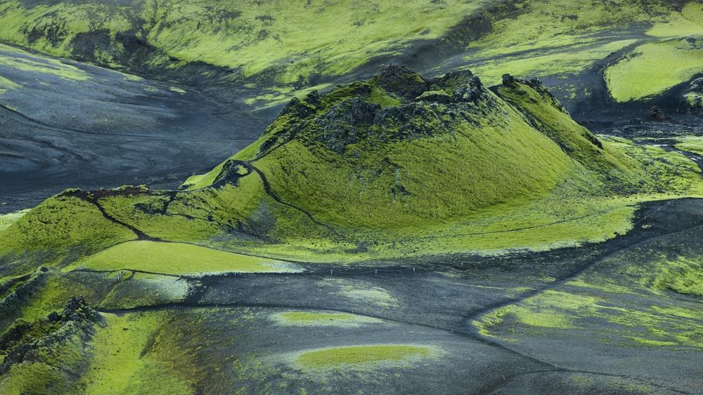Vibrant Green Mountain Landscape in Icelandic Terrain wallpaper