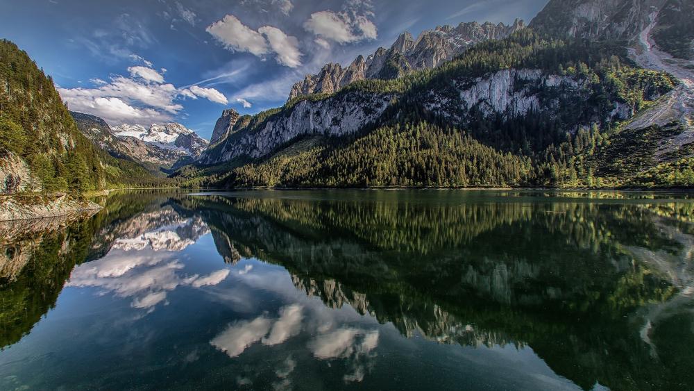 Serene Mountain Reflection in Tranquil Waters wallpaper
