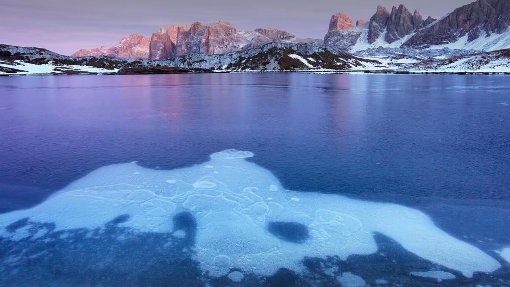 Majestic Frozen Landscape in the Dolomites wallpaper