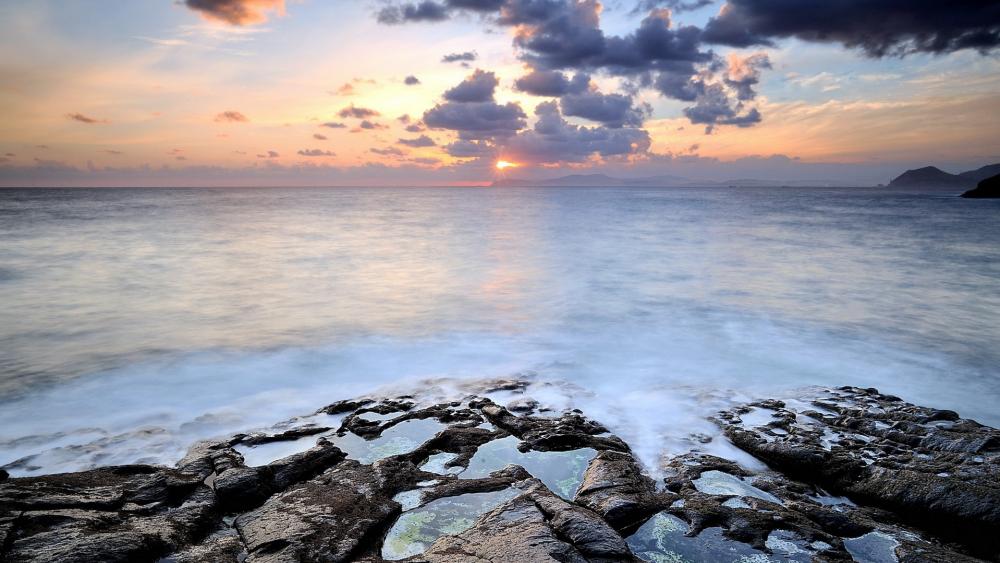 Serene Coastal Sunset View wallpaper