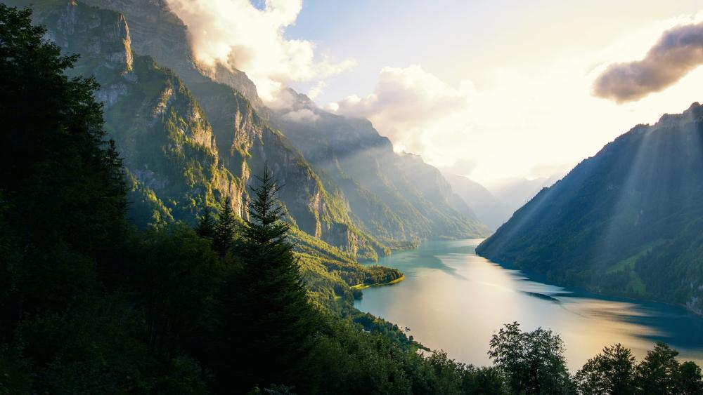 Breathtaking Mountain Lake Serenity wallpaper