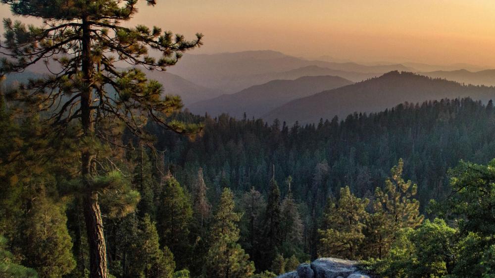 Majestic Mountain Landscape at Dusk wallpaper