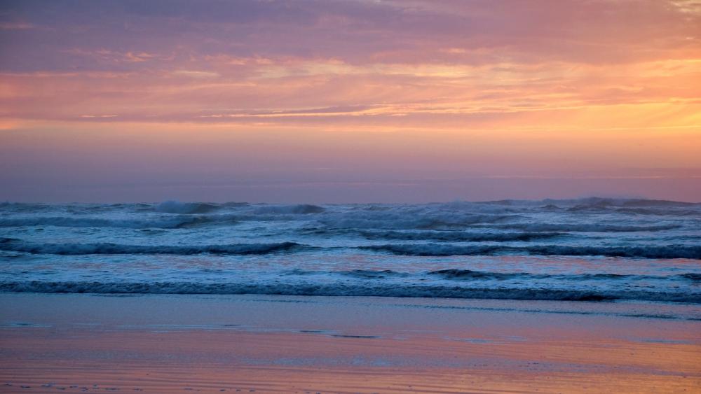 Serene Ocean Sunset with Gentle Waves wallpaper