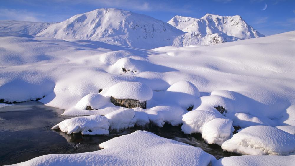 Winter Wonderland in Majestic Mountains wallpaper