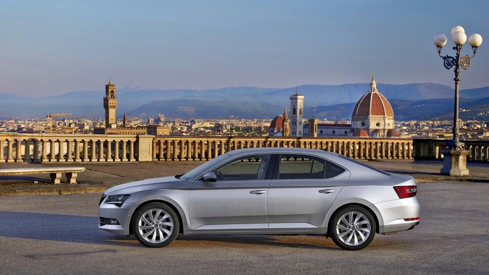 Elegant Car Against a Stunning City Skyline wallpaper