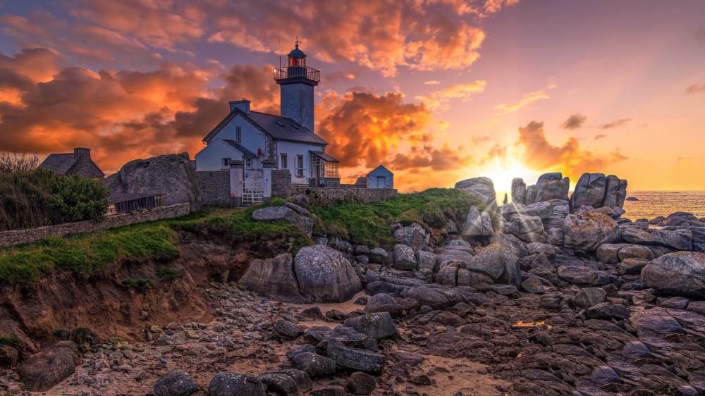 Pontusval Lighthouse in Finistere, Brittany, France wallpaper