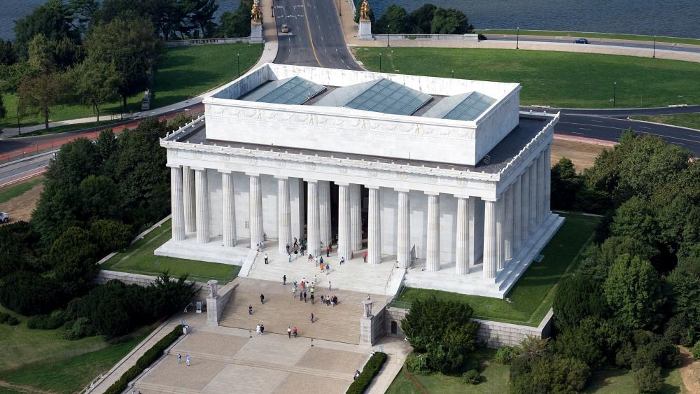Aerial View of the Lincoln Memorial in Washington, D.C. wallpaper