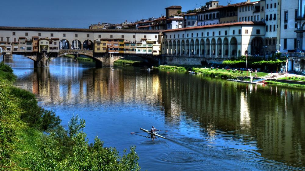 Ponte Vecchio over the Arno River wallpaper