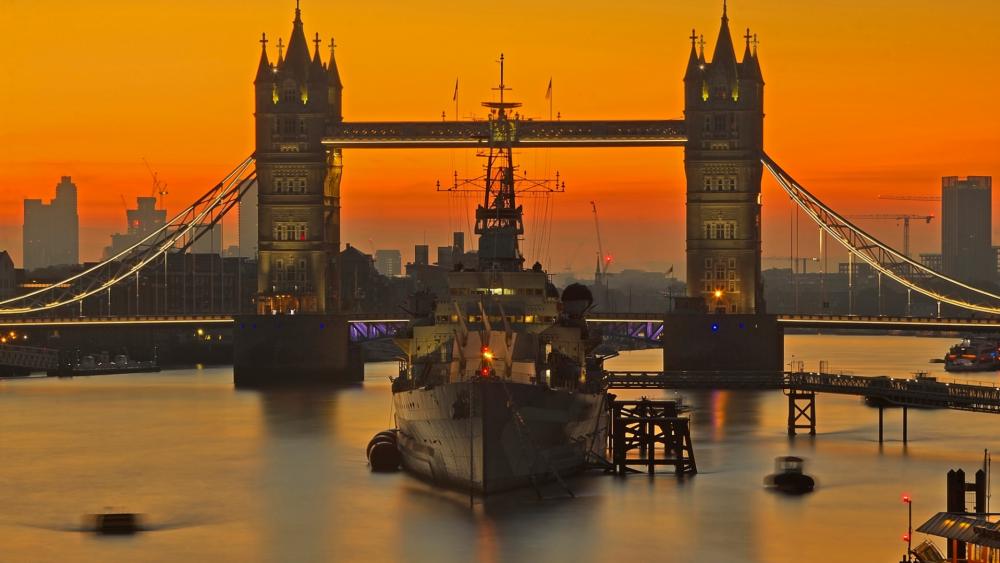 Tower Bridge at sunset wallpaper