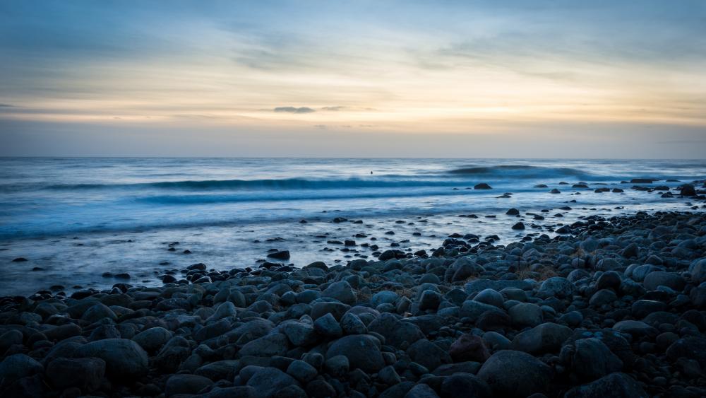 Serene Twilight by the Ocean Shore wallpaper