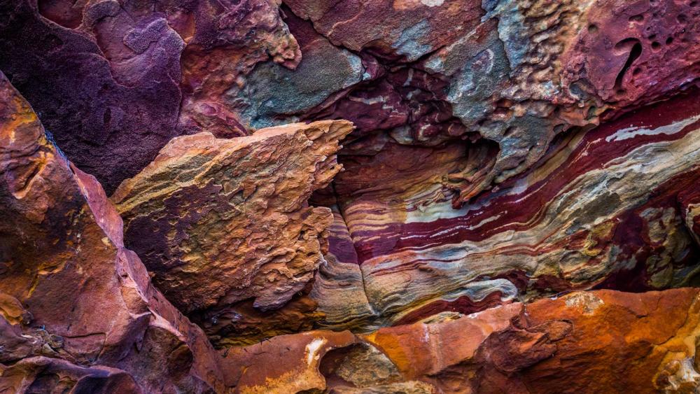 Colors of Earth in a Striking Rock Formation wallpaper