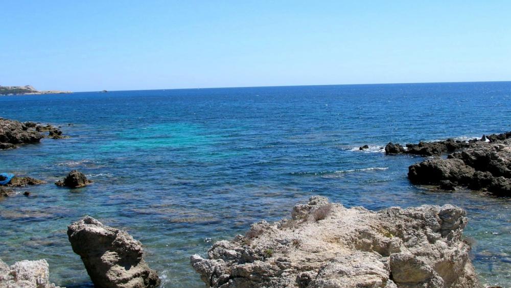 Tranquil Coastal Serenity and Blue Waters wallpaper