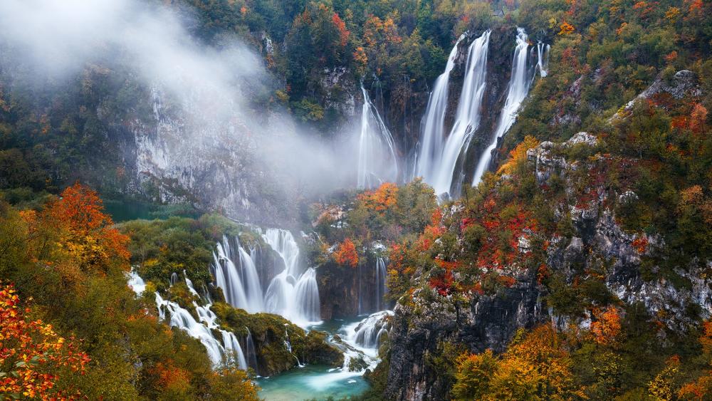 Plitvice Lakes National Park at fall wallpaper