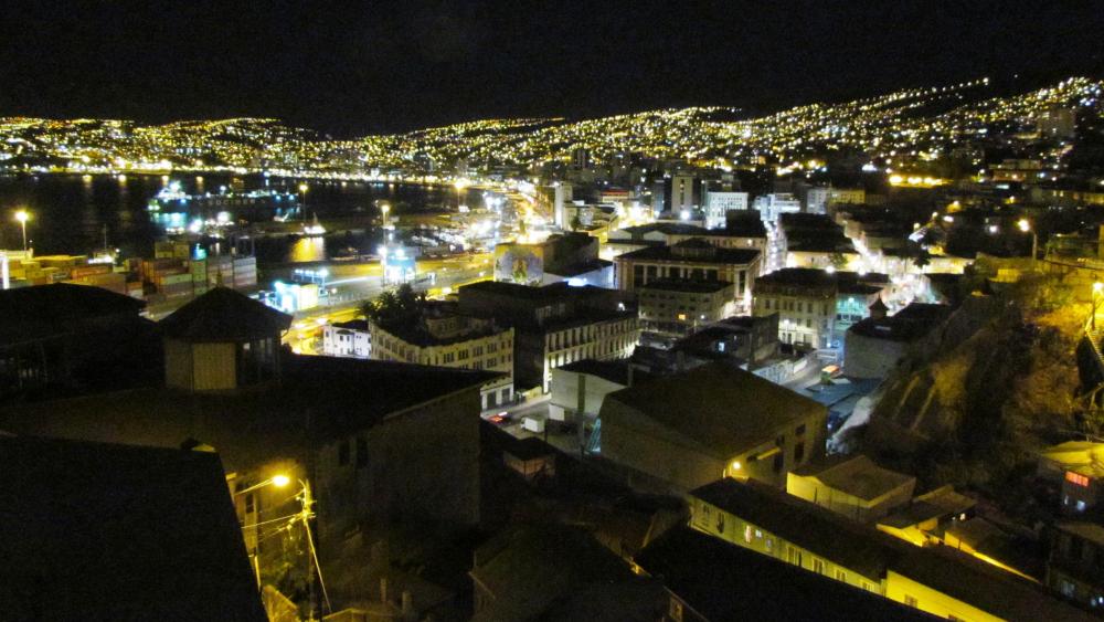 Valparaiso at night wallpaper