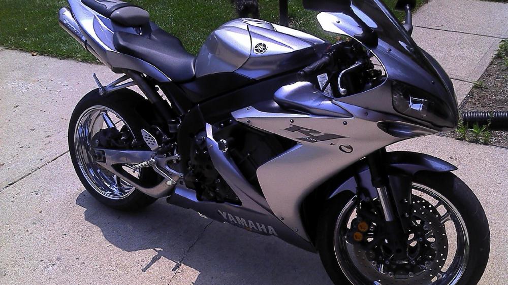 r1 wallpaper