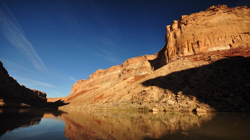Majestic Canyon Reflections in Tranquil Waters wallpaper