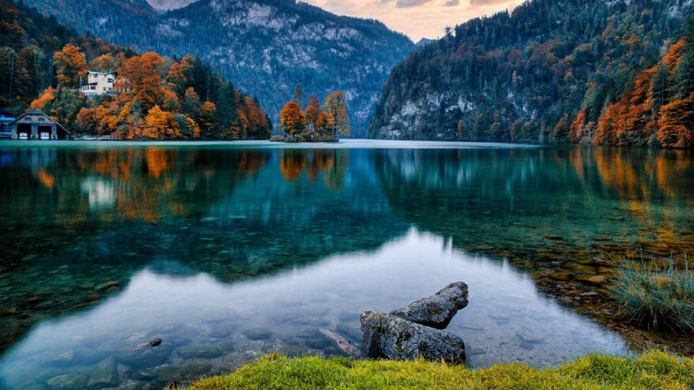 Autumn Serenity at the Mountain Lake wallpaper