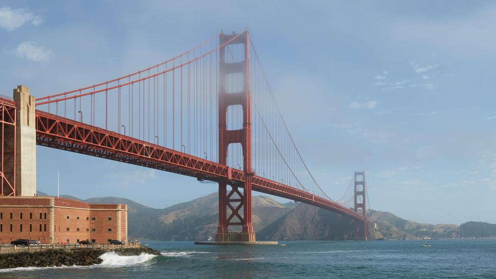 Golden Gate Bridge in Light Morning Fog wallpaper