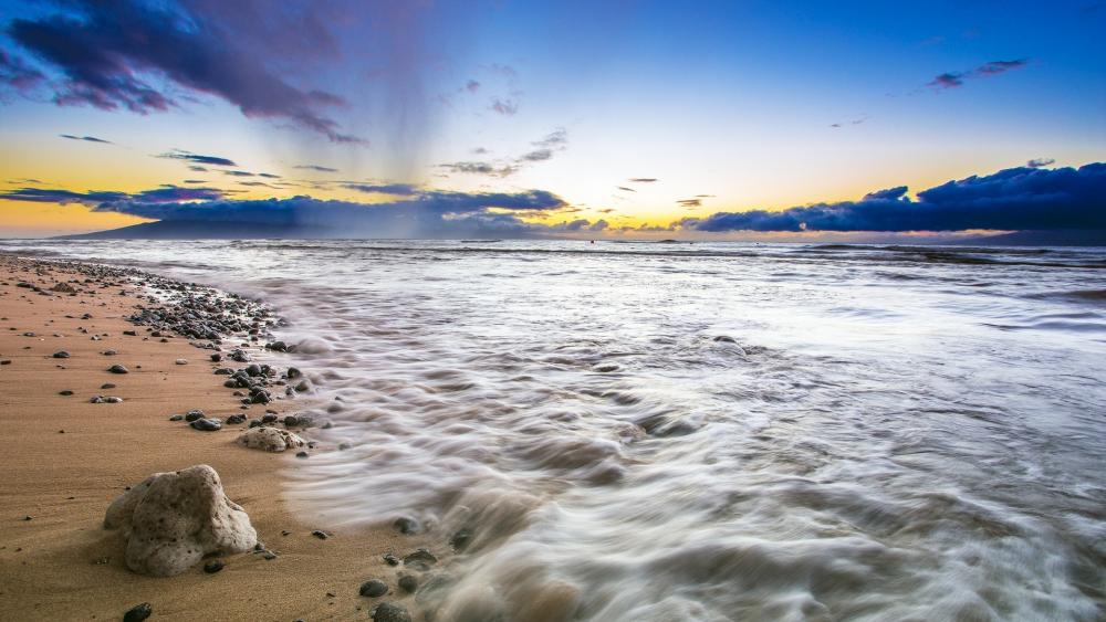 Serene Ocean Sunset with Gentle Waves wallpaper