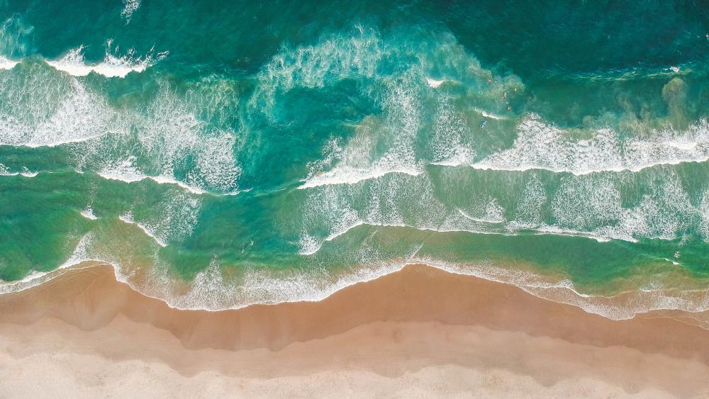 Aerial Serenity of Ocean Waves wallpaper