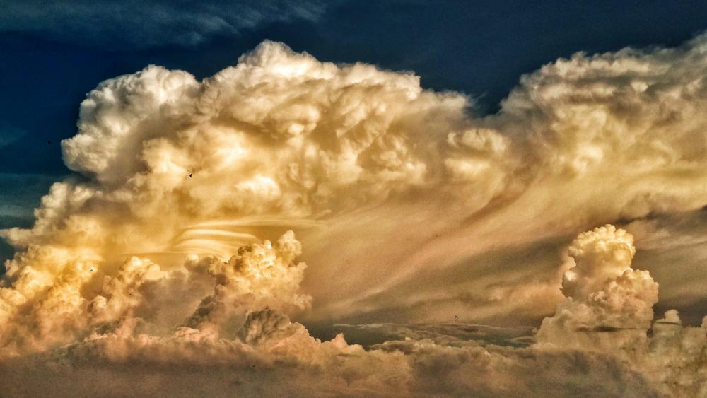 Majestic Cloud Formation at Sunset wallpaper