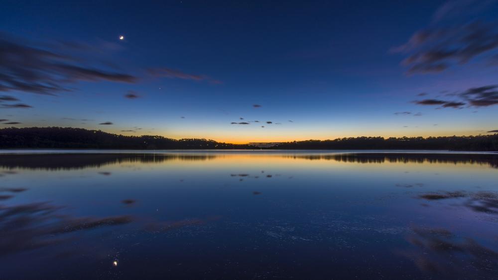 Tranquil Twilight Reflection Over Water wallpaper