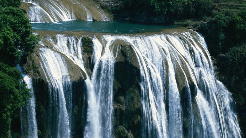 Majestic Waterfall Cascading into Serenity wallpaper