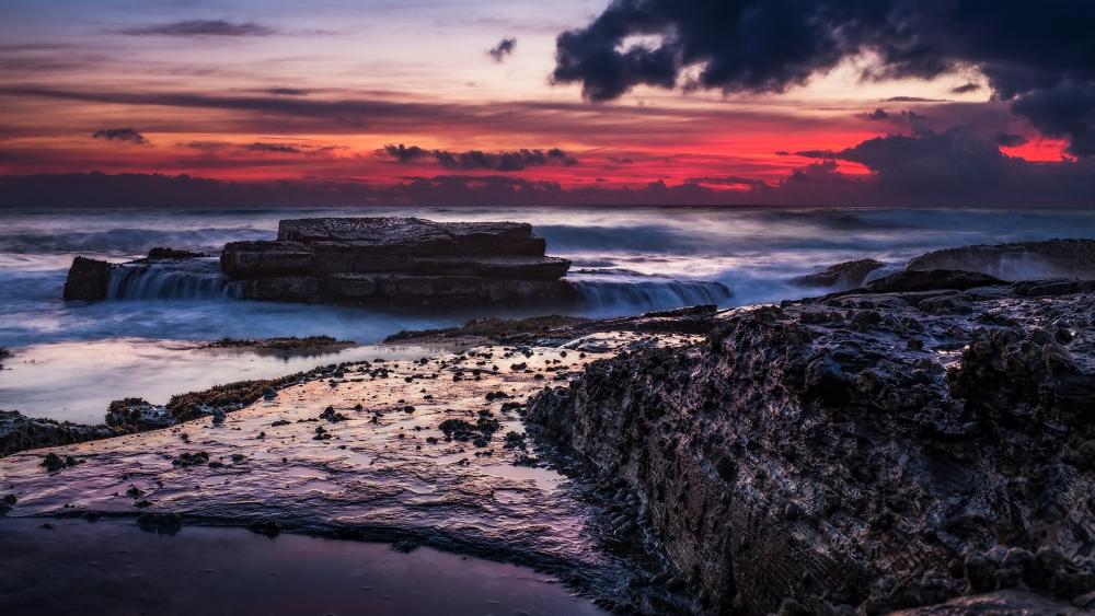 Serene Coastal Sunset Scene for Relaxation wallpaper
