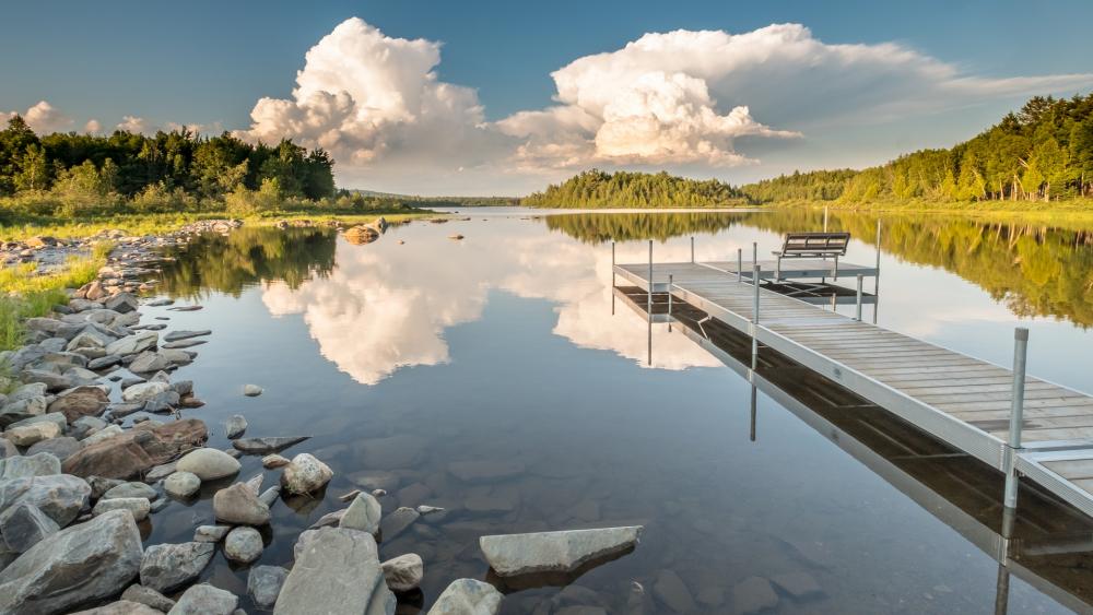 Tranquil Lakeside Retreat Moments wallpaper
