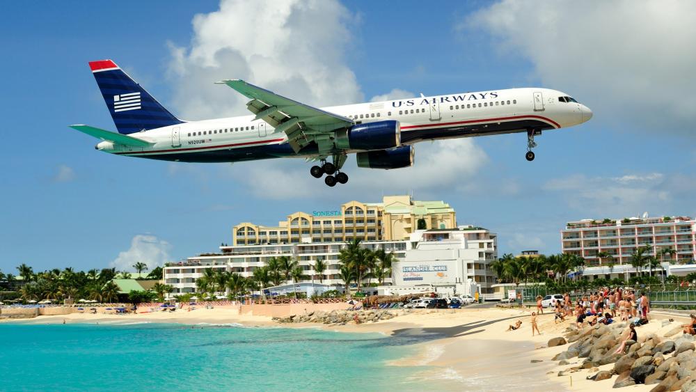 US Airways Boeing 757 on Final Approach to Princess Juliana Airport wallpaper
