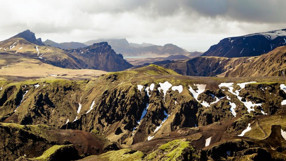 Majestic Mountains in Icelandic Landscape wallpaper