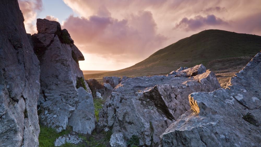 Majestic Rocky Landscape at Dusk wallpaper