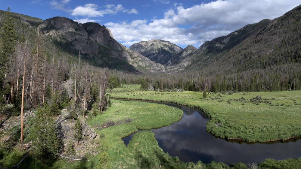 Serene Valley Embraced by Majestic Mountains wallpaper